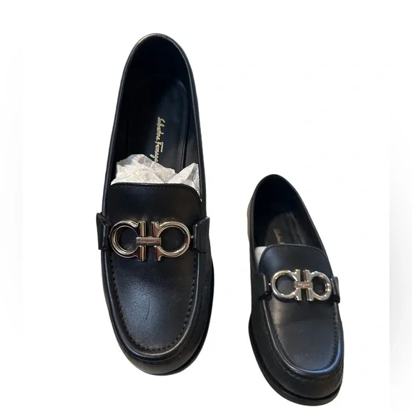 Salvatore Ferragamo Rolo Woman’s Black Loafers W/Reversible Gold/Silver Buckle 6 - Picture 1 of 8